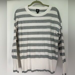 BOBEAU Gray and White Crew Neck Sweater